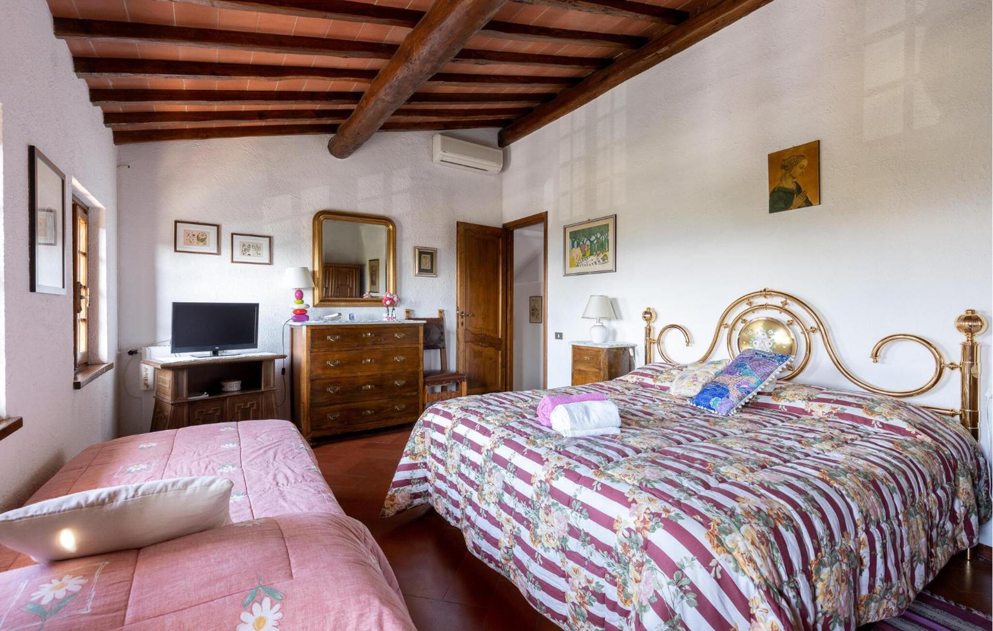 Beautiful Home In Uzzano Pt With Kitchen Zewnętrze zdjęcie