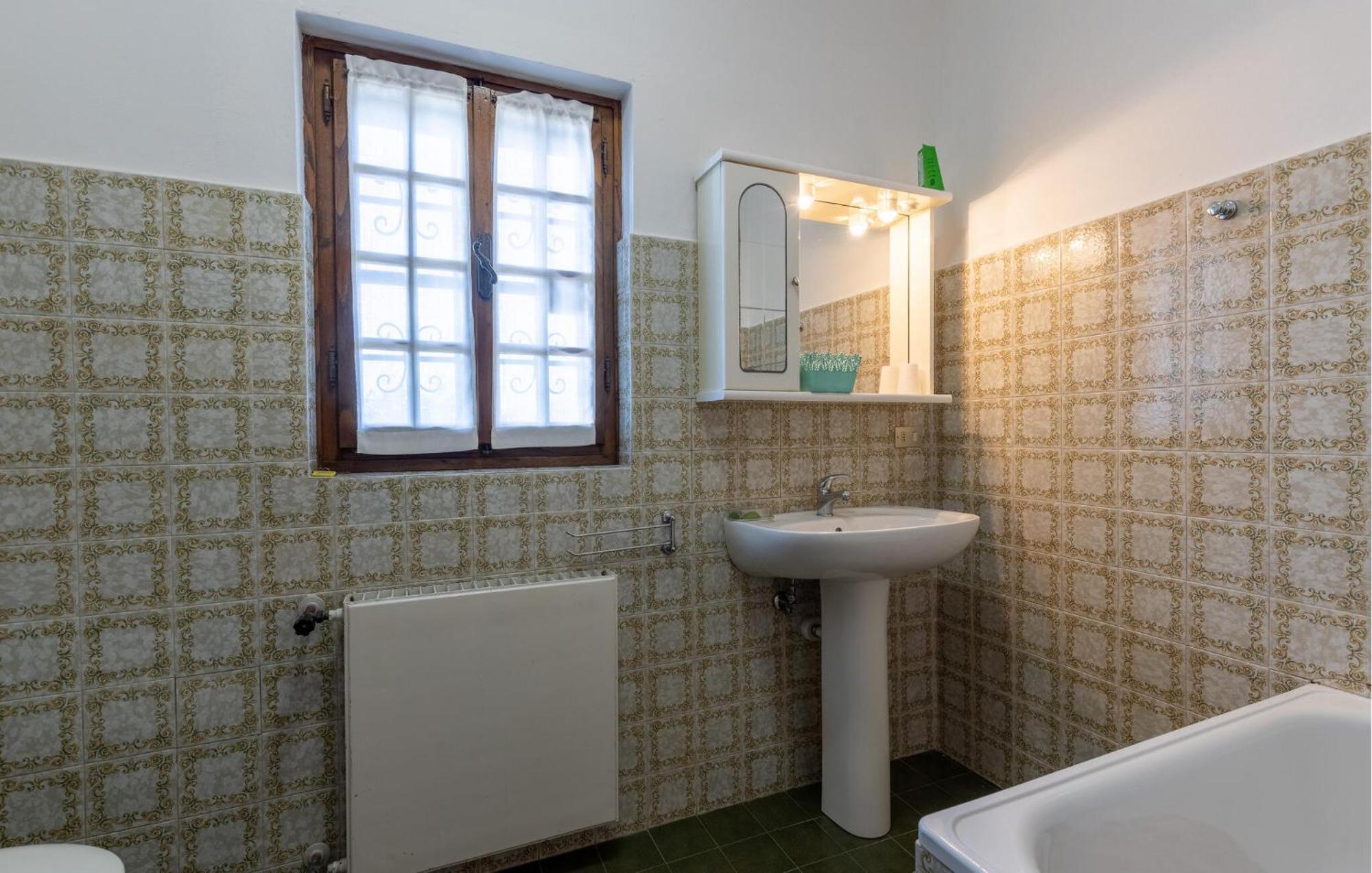Beautiful Home In Uzzano Pt With Kitchen Zewnętrze zdjęcie
