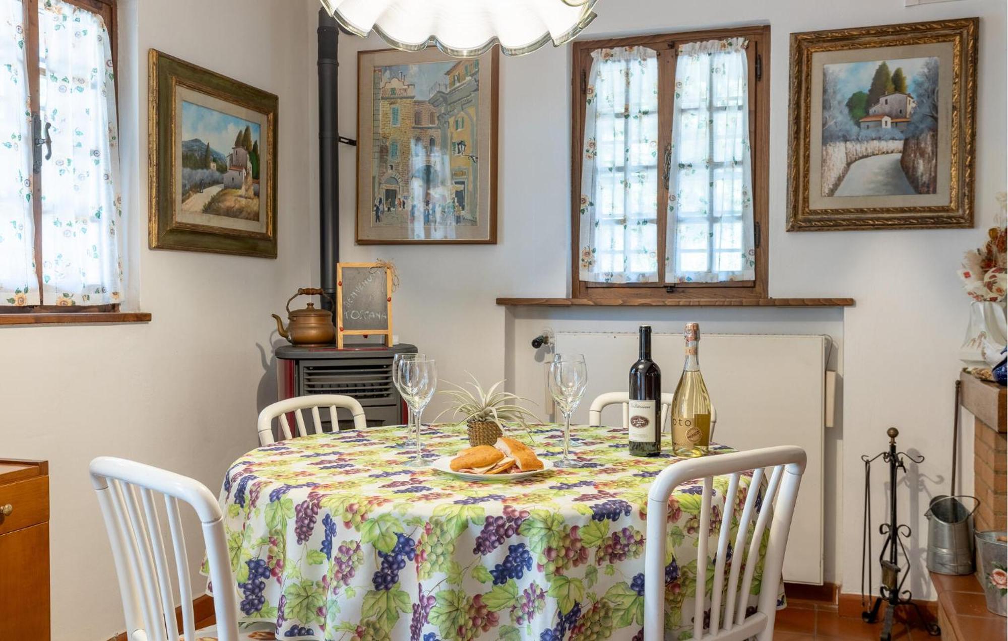 Beautiful Home In Uzzano Pt With Kitchen Zewnętrze zdjęcie