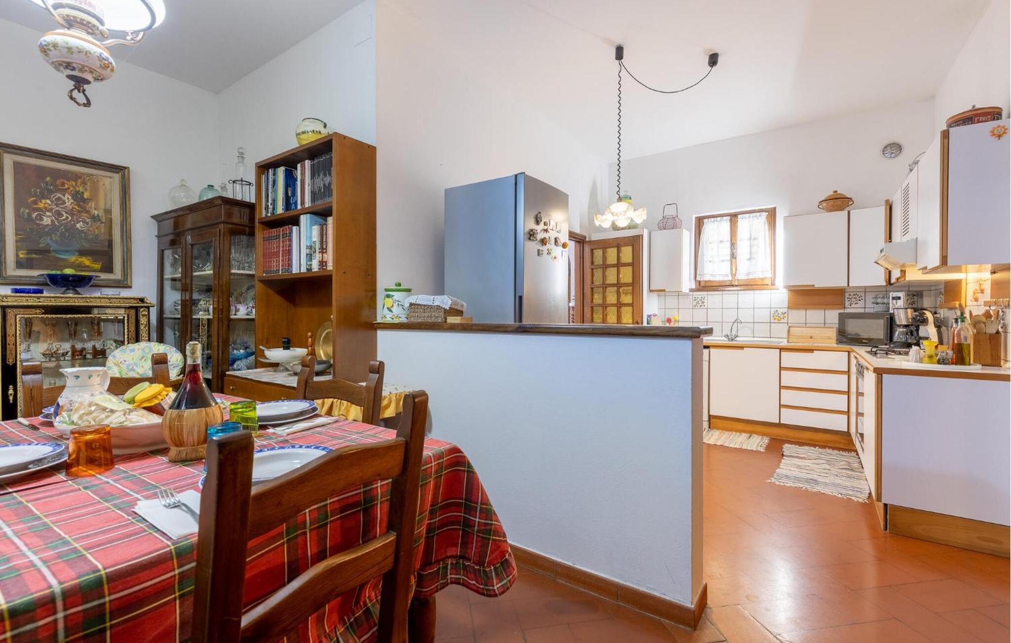 Beautiful Home In Uzzano Pt With Kitchen Zewnętrze zdjęcie