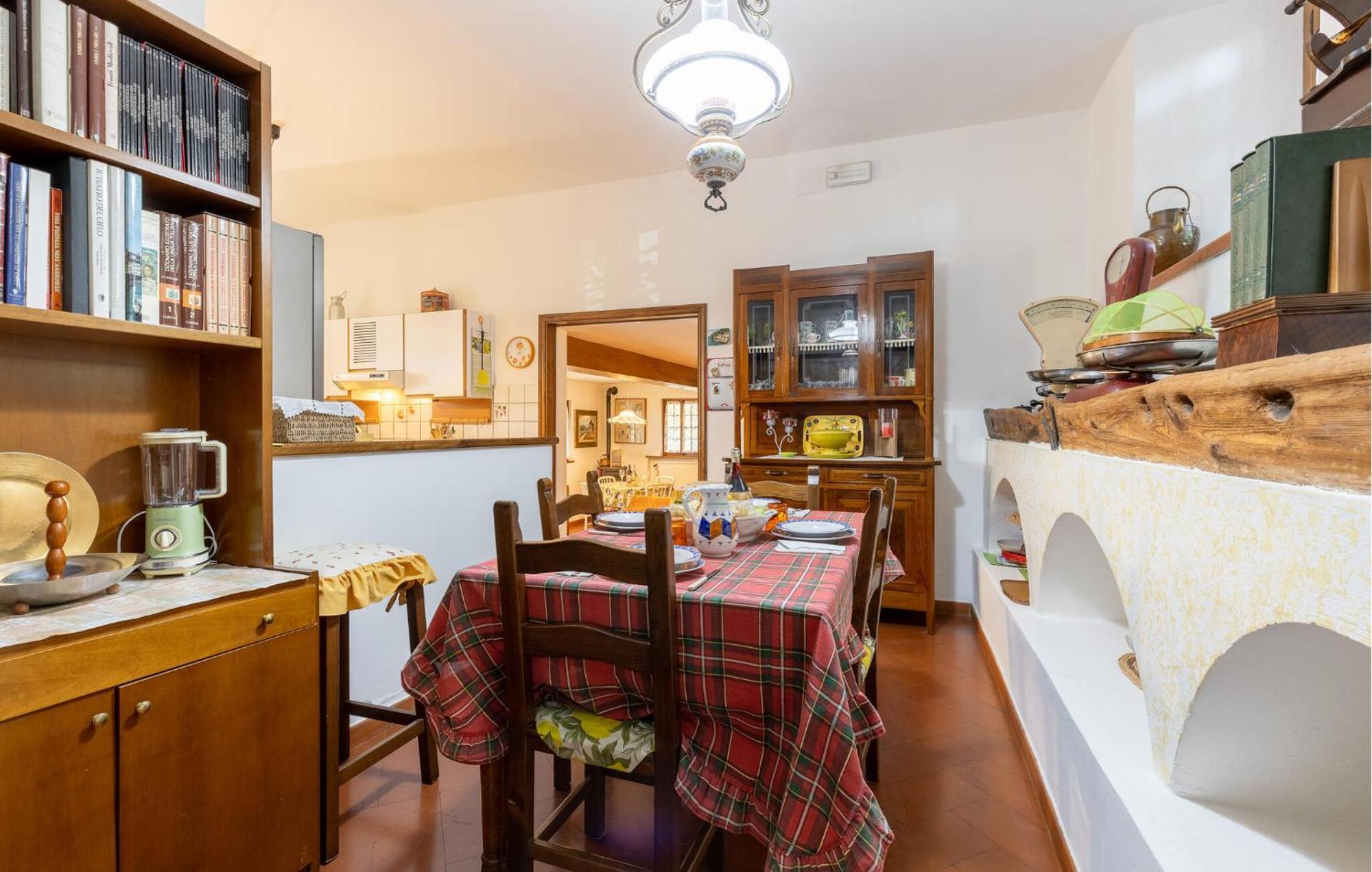 Beautiful Home In Uzzano Pt With Kitchen Zewnętrze zdjęcie