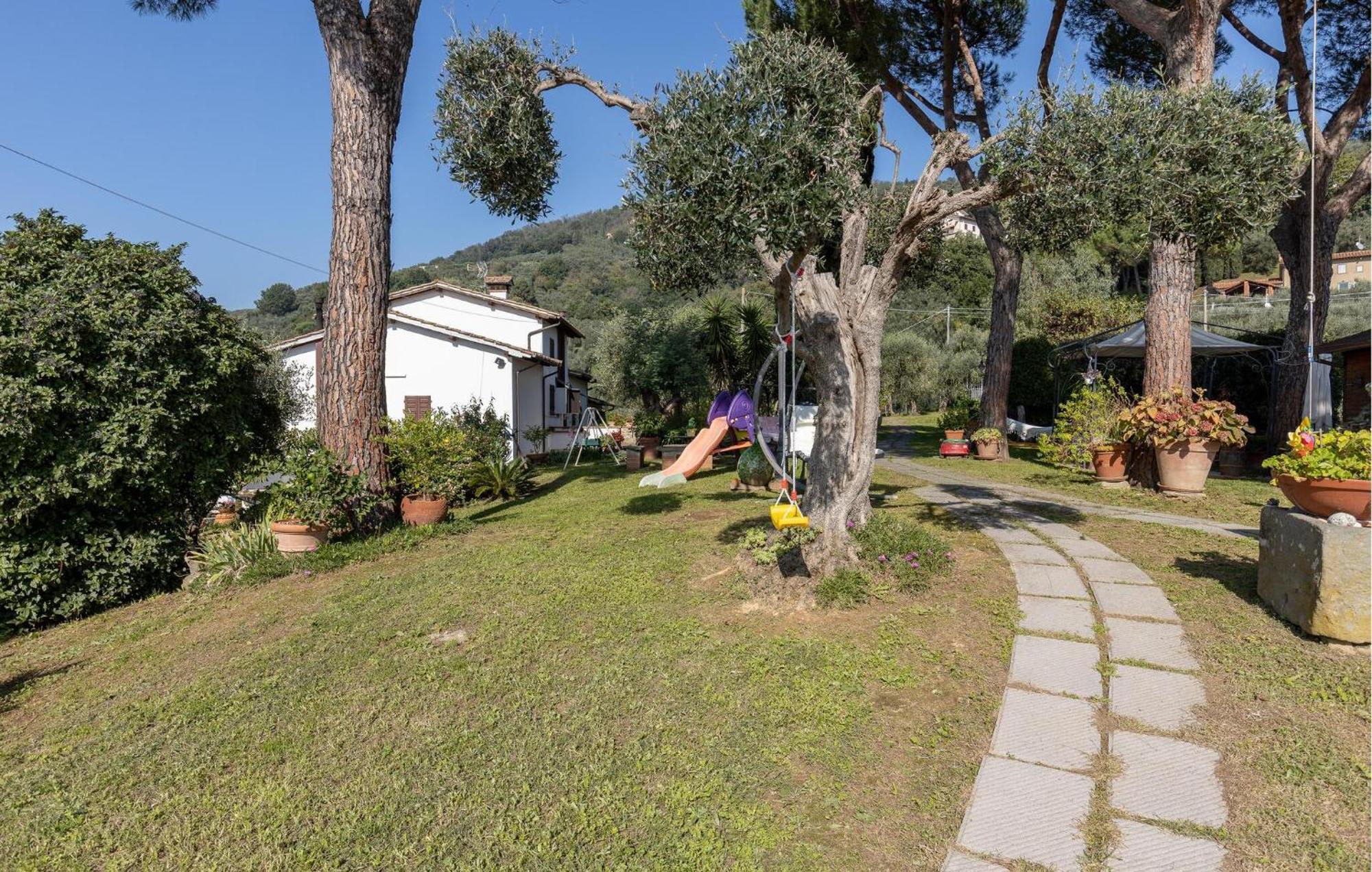 Beautiful Home In Uzzano Pt With Kitchen Zewnętrze zdjęcie