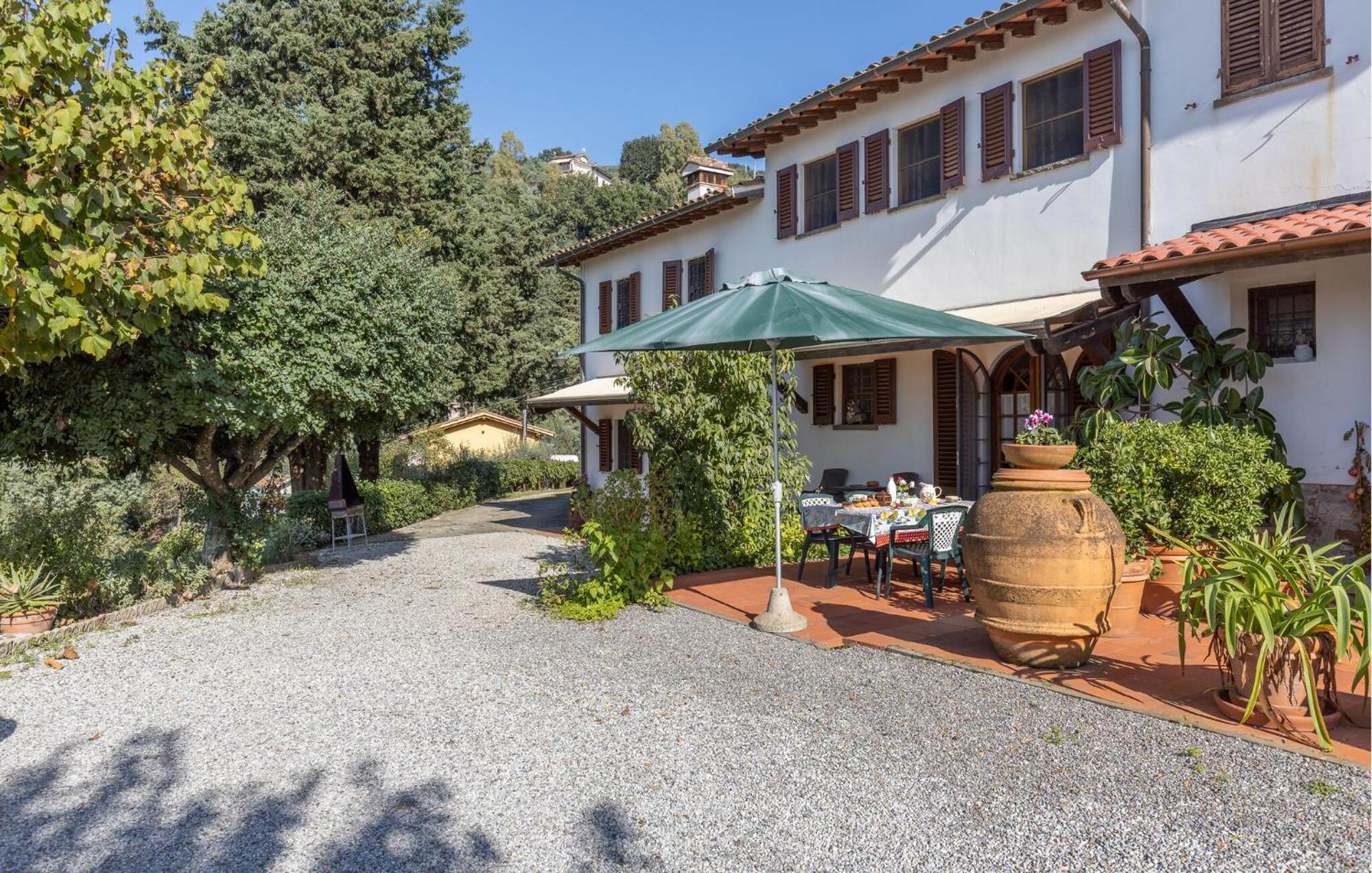 Beautiful Home In Uzzano Pt With Kitchen Zewnętrze zdjęcie